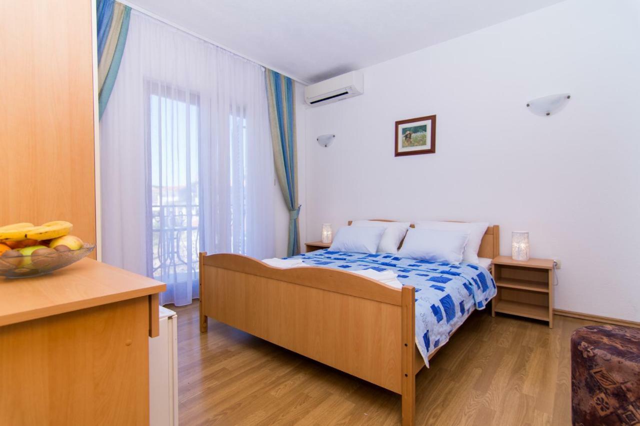 Apartments Jozic Сегет Враница Екстериор снимка