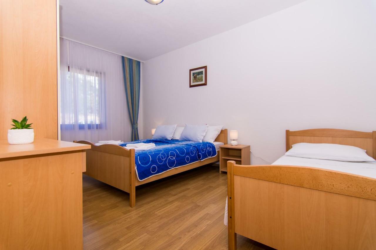 Apartments Jozic Сегет Враница Екстериор снимка